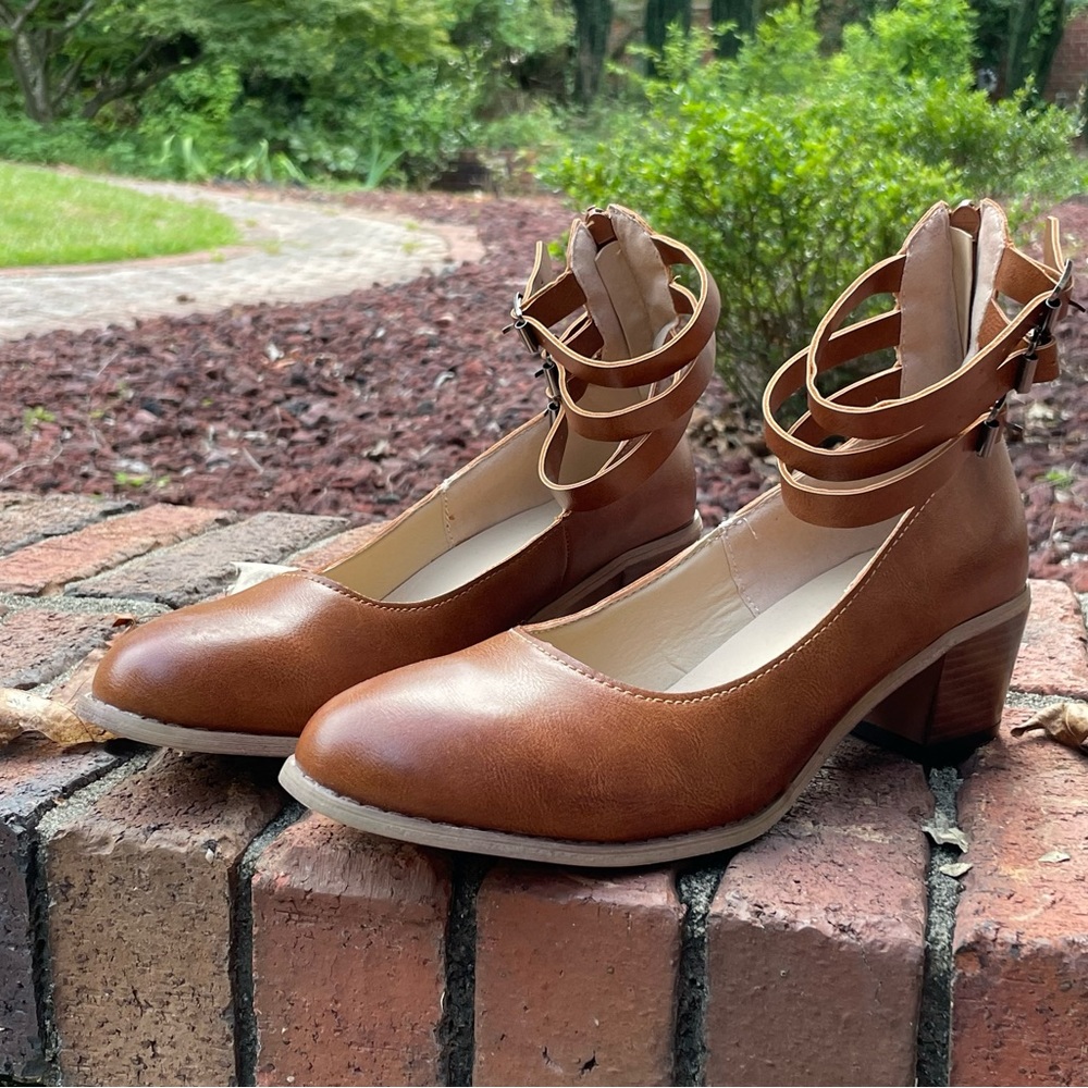 🌟SALE🌟VGC Modern Mary Jane Round Toe Ankle Strap w/ Chunky Heel. Size 41EU/10US